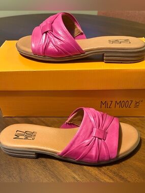 Miz Mooz Fuchsia Pink Knotted Slide Sandals